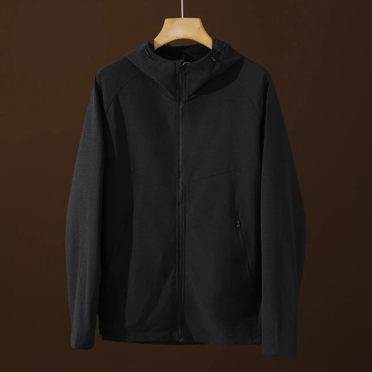 

Легкая модная ветрозащитная водонепроницаемая мужская повседневная куртка с капюшоном Тонкая спортивная верхняя одежда Fce Stand Fit Polyes...