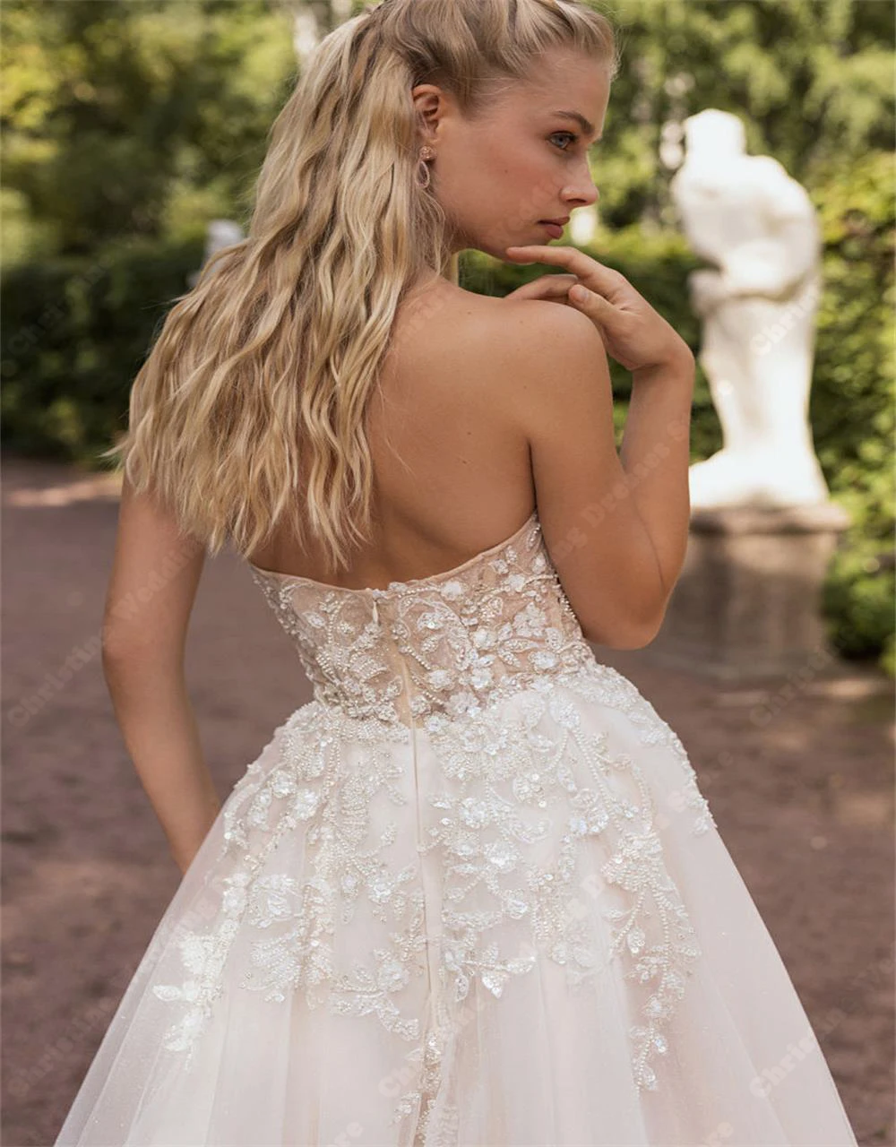 Luxury Bohemian Sleeveless Women Wedding Dresses Lace Decals  Fluffy Hem Bridal Gowns Newest Backless Solid Princess Bride Robes