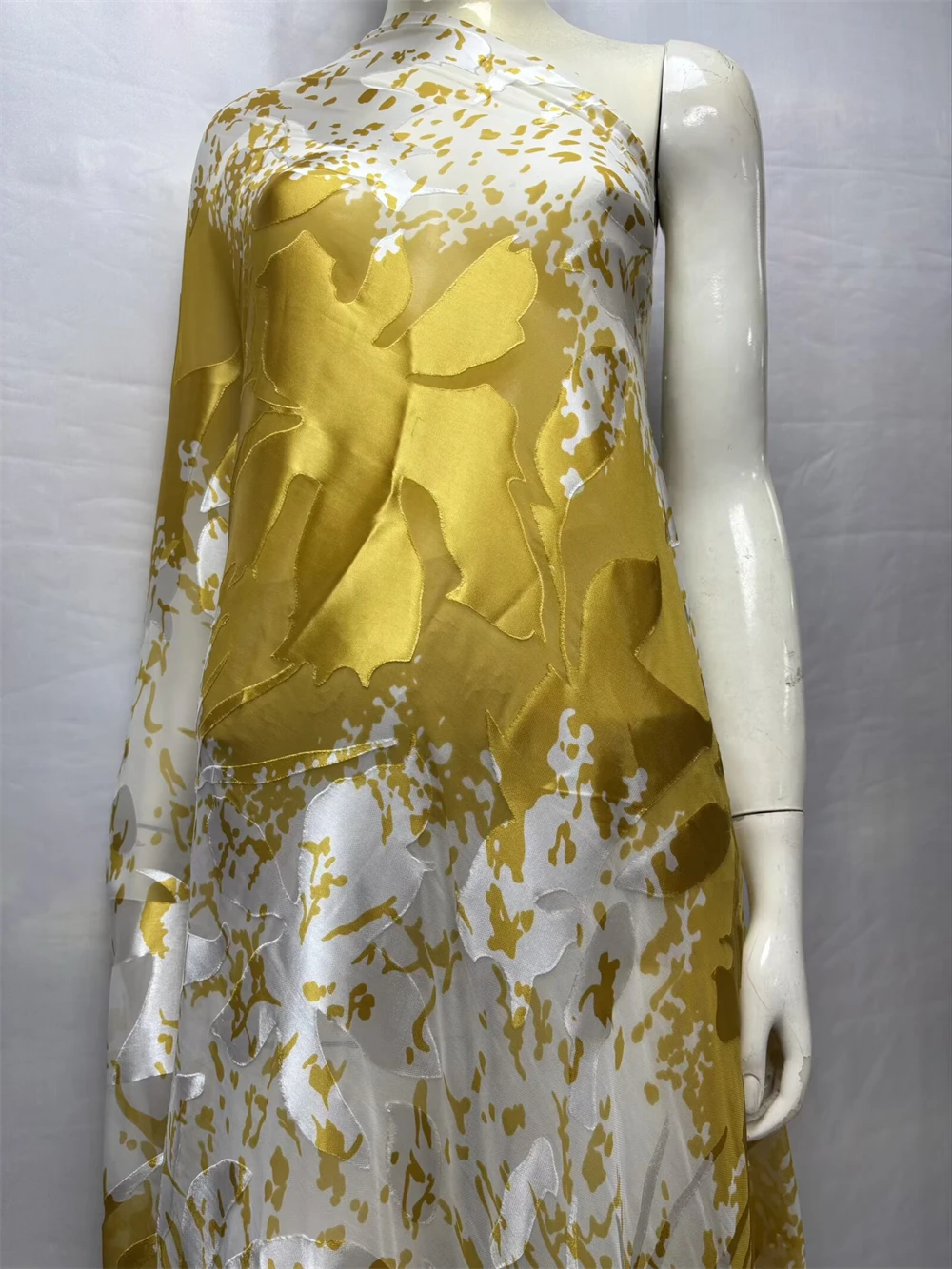 

Nigerian Silk Fabrics French Lace Tulle Scarf Burnt-Out Silk Dirac African Fabrics, African Tulle Silk, High Quality , 5 Yards
