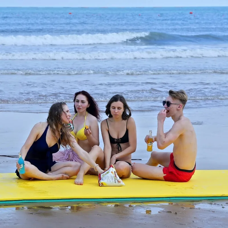 

Надувной матрас с защитным дизайном: прочная и безопасная конструкция для активного отдыха на бассейне и озере. Коллекция Лето 2026.