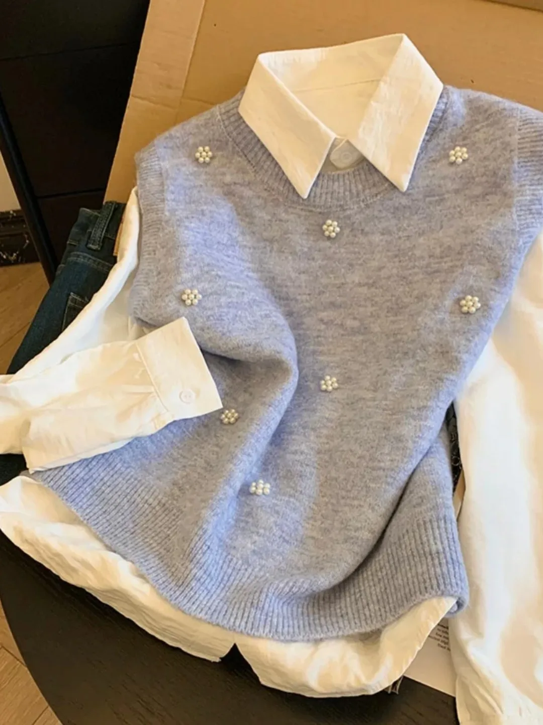 Gray round Neck Knitted Vest Women's Bead Decorated Short Loose Gentle Layering Sleeveless Sweater Vest Fashionable Outerwear