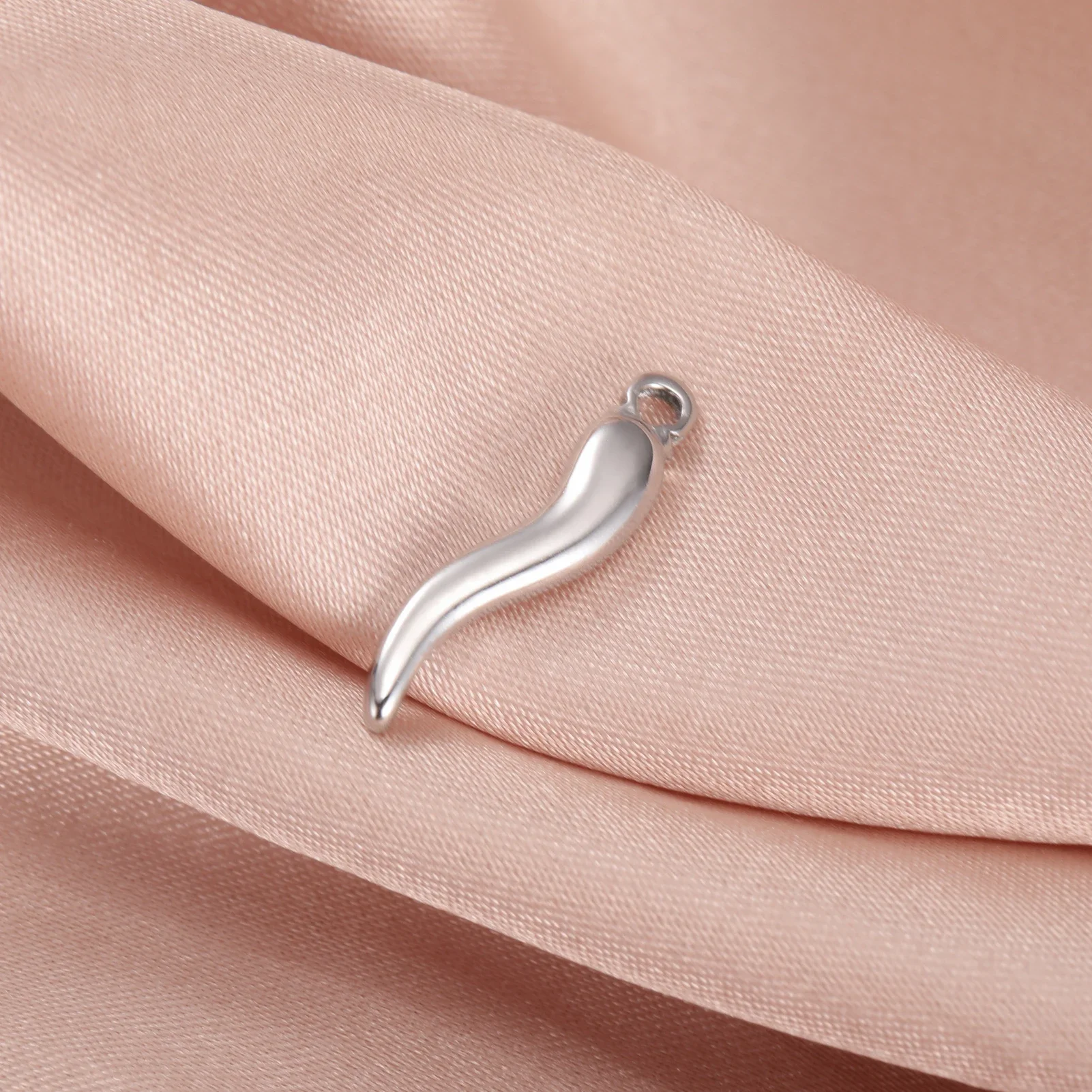 3 Stück/Set, italienische Horn-Anhänger für die Schmuckherstellung, zum Selbermachen, aus Edelstahl, als Glücksbringer, Symbol für Liebe und Freundschaft, Großhandel. – Detail 5
