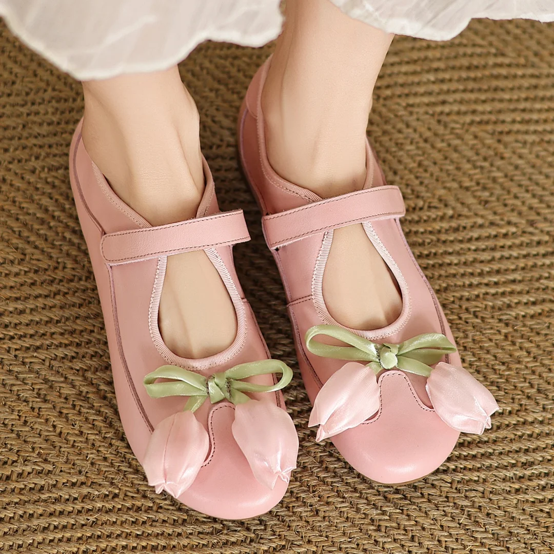 

Женские туфли-мэри-джейн Flokathy из коровьей кожи с круглым носком, узким ремешком на липучке, цветочным декором, мягкие и удобные кроссовки на плоской подошве.