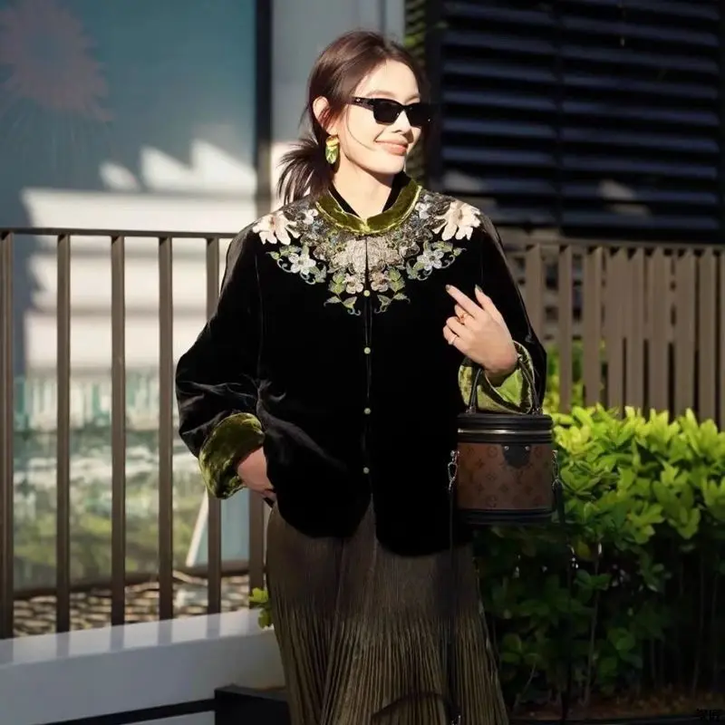 Autumn New Chinese Embroidery Flower Blouse Oriental Style women's New Chinese Velet Embroidered Black Cotton Tangsuits Jacket