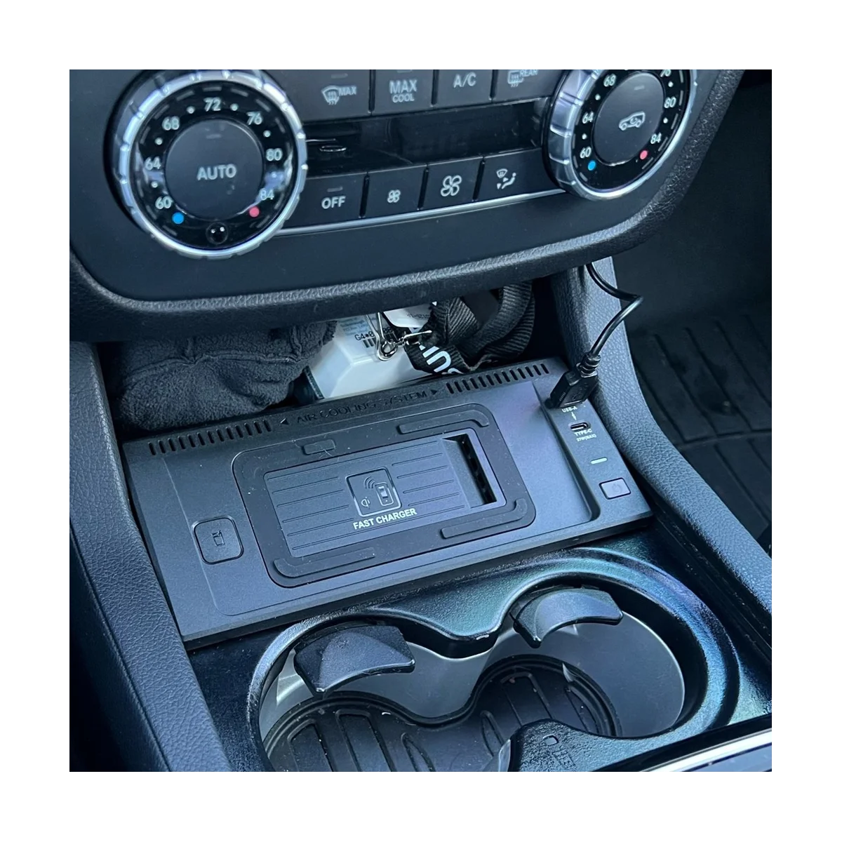 Imagem -03 - Carregador de Telefone Rápido sem Fio Painel de Carregamento Suporte do Telefone para Mercedes Benz W166 C292 X166 Gle350 Gls gl ml 15w qi