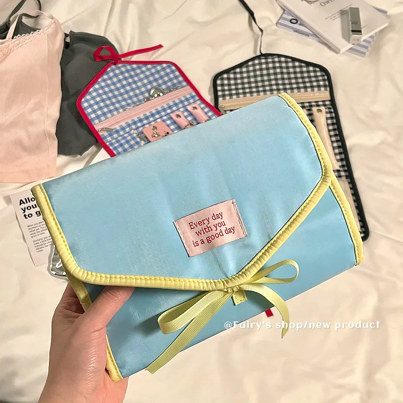 

Foldable Travel Jewelry Roll Organizer - Portable Pouch for Necklaces Rings Earrings, Soft Twill Case for Bracelet Storage