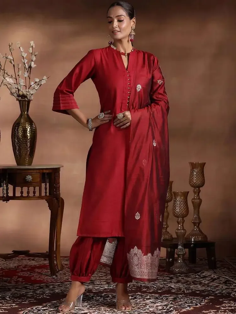 

Indian Women's Clothing New Ethnic Style Red Spring Summer V-neck Cotton Blend Three-quarter Sleeve Jacquard Three-piece Set