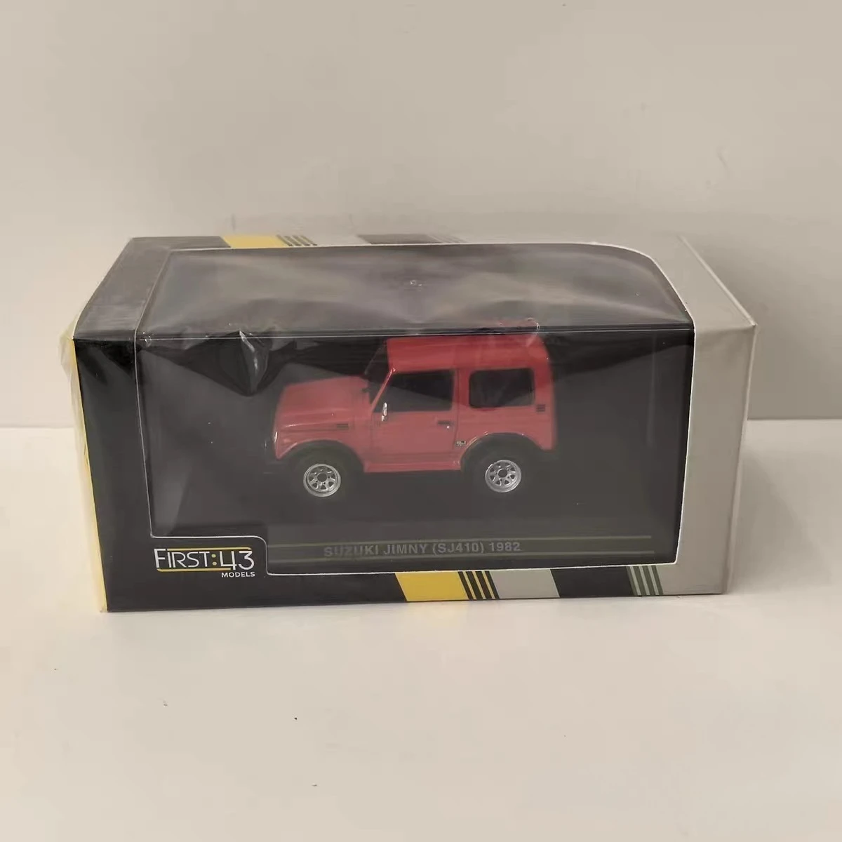 

Diecast FIRST 1/43 Scale SUZUKI JIMNY 1982 Suzuki SUV Alloy Car Model Collectible Toy Gift Souvenir Display Ornament