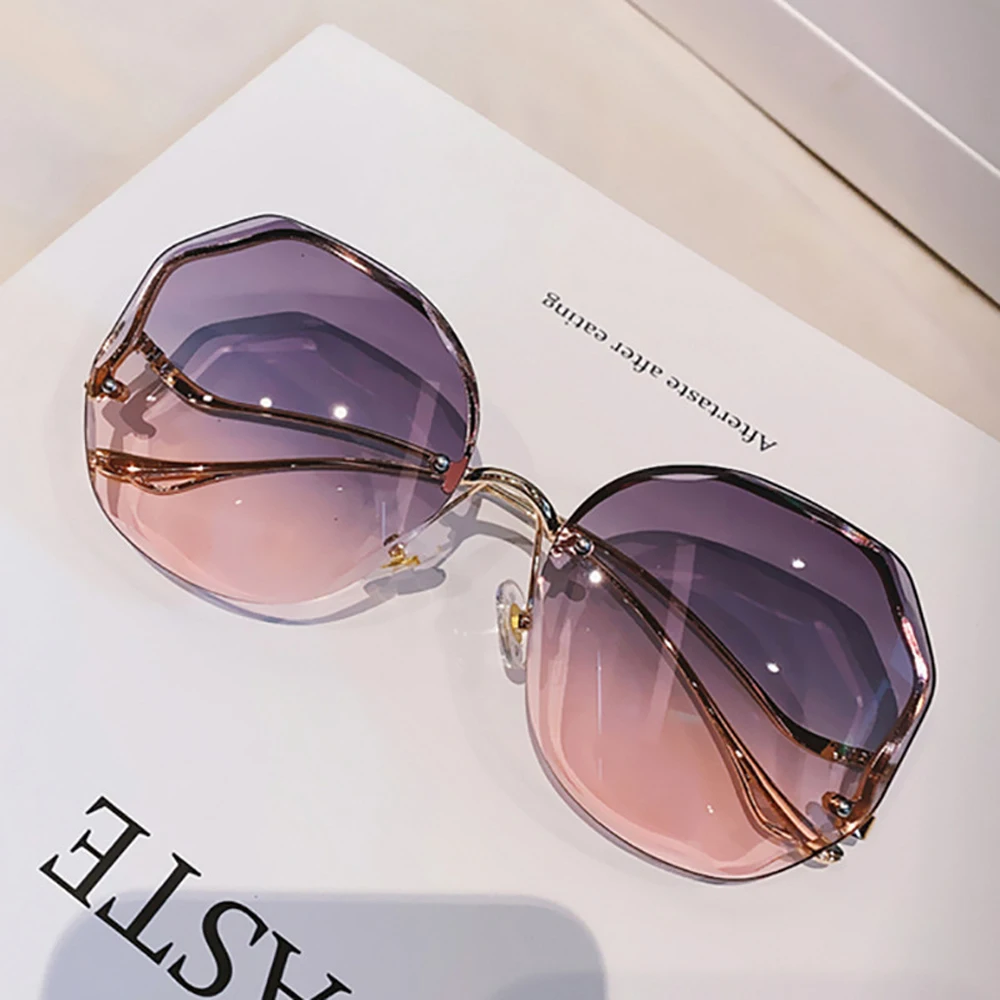 

2023 Fashion Tea Gradient Sunglasses Women Ocean Water Cut Trimmed Lens Metal Curved Temples Sun Glasses Female UV400 With Box