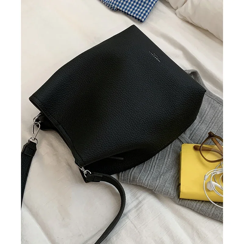 

Women's 2025 New Fashio Versatile for Work and Commuting Crossbody Bags Korean Bucket Underarm Bag
