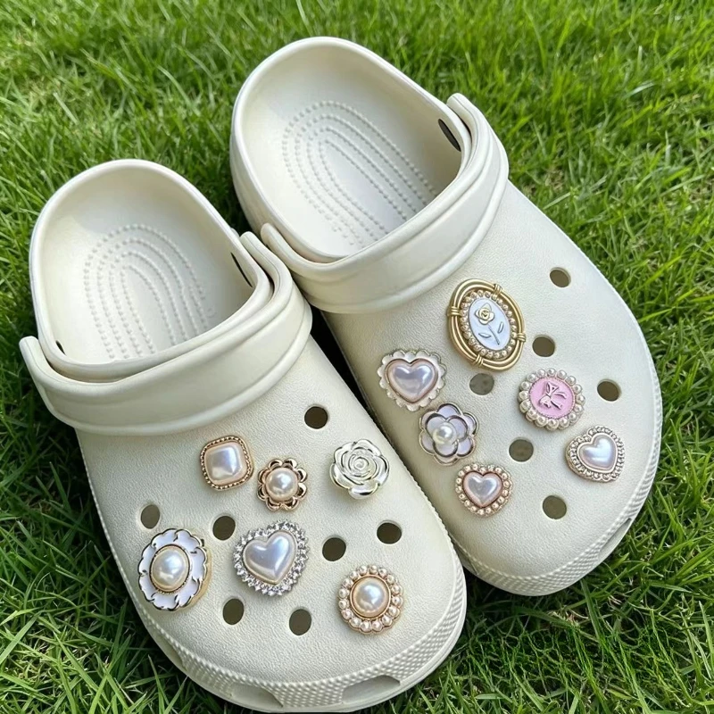 Hot Sales Fashion Shoe Charm Pins DIY Pearl Love Diamond Rose Style Handicrafts Detachable Buckle Charms Hole Shoes Accessories