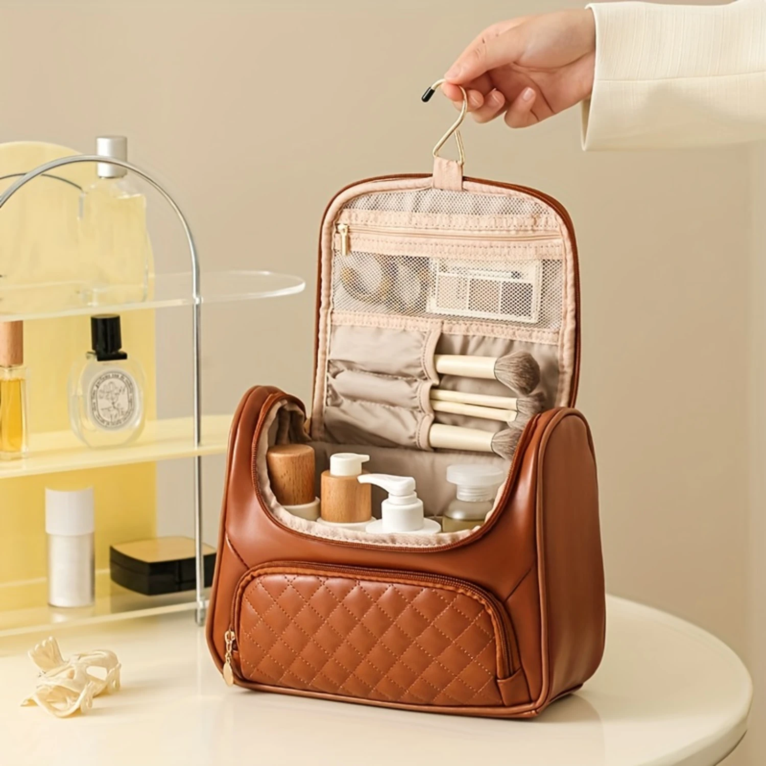 

1pc Argyle Simple Fashion Cosmetic Bag With Convenient Bukcle, Hanging Makeup Bag, Large Capacity Wash Bag For Travel Business