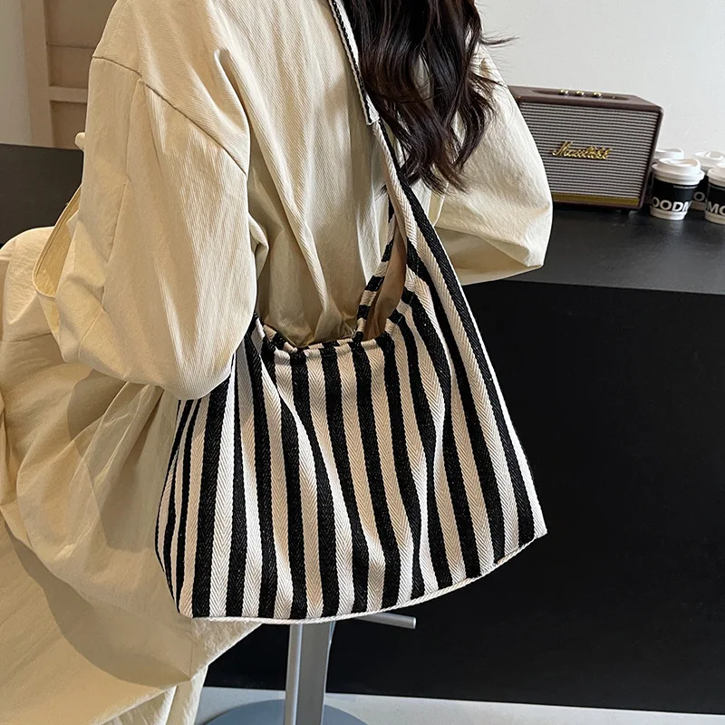 

New Striped Handbag, Single Shoulder Large Capacity Casual Women's Underarm Super Fresh Backpack