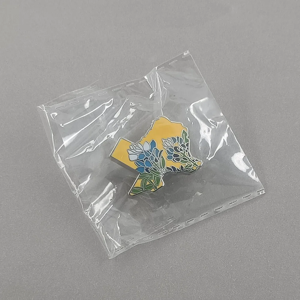 Texas Bluebonnet Emaille-Pin in Form einer Staatskarte, Blumenbrosche, Metallabzeichen, Anstecknadel, US-Reisesouvenir, Schmuckgeschenk für texanische Freunde – Detail 8