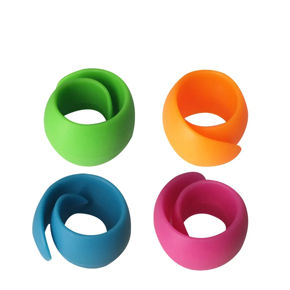 4Pcs Reusable Thread Spool Huggers Silicone Sewing Accessories Keep Threads Easy Attach to Spools Mixed