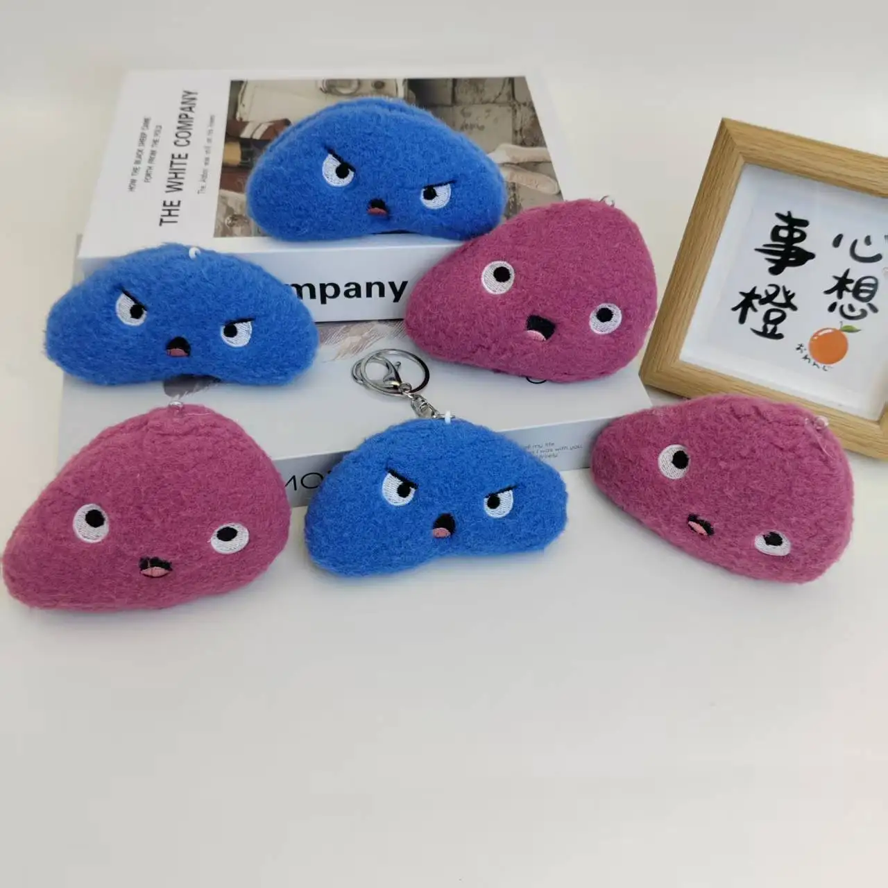 Różowo-Niebieski Kreskówkowy Pluszowy Wisiorek Zabawka Pluszowa Roślina Fasolka Lalka Zawieszka do Plecaka Ozdoby Brelok Prezent Urodzinowy dla Dzieci