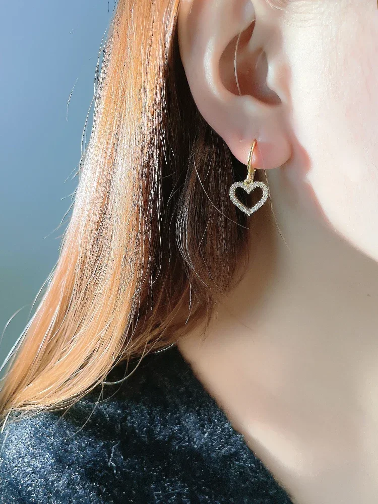 2023 New Love Earrings Imported High Carbon Diamond Fashion 925 Silver Simple Engagement Jewelry for Women