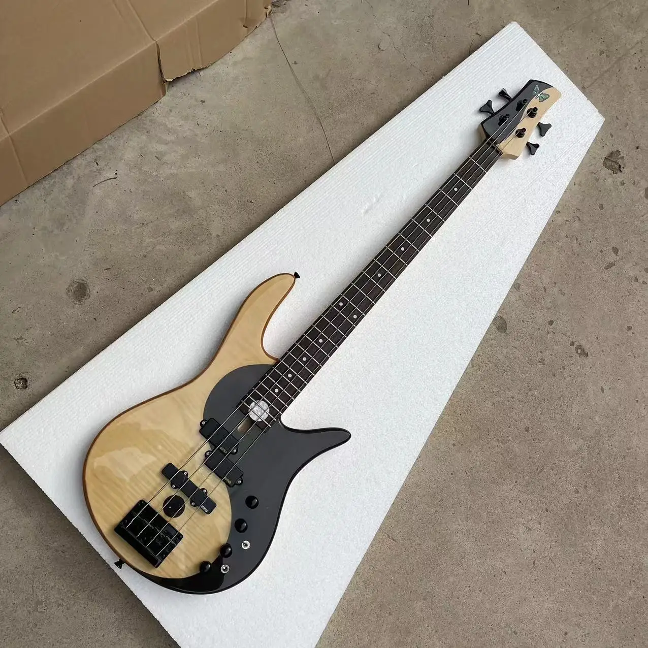 Butterfly Yin Yang Electric Bass 4-string Electric Bass, natural wood color piano body, rose wood fingerboard, maple wood piano