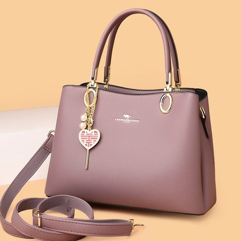 

Women's Handbag Made Of Fine Leather Featuring Trendy Paris Daily Stylish Look​