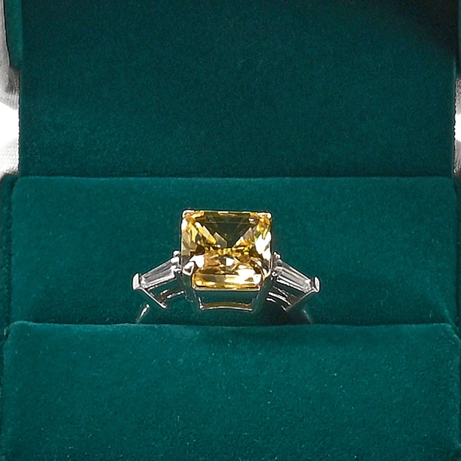 مجموعة Oirlv الخريف الجديدة من صناديق المجوهرات الفاخرة للنساء تتميز بصندوق هدايا بسيط باللون الأخضر والأبيض وصندوق قلادة على شكل صندوق هدايا #2