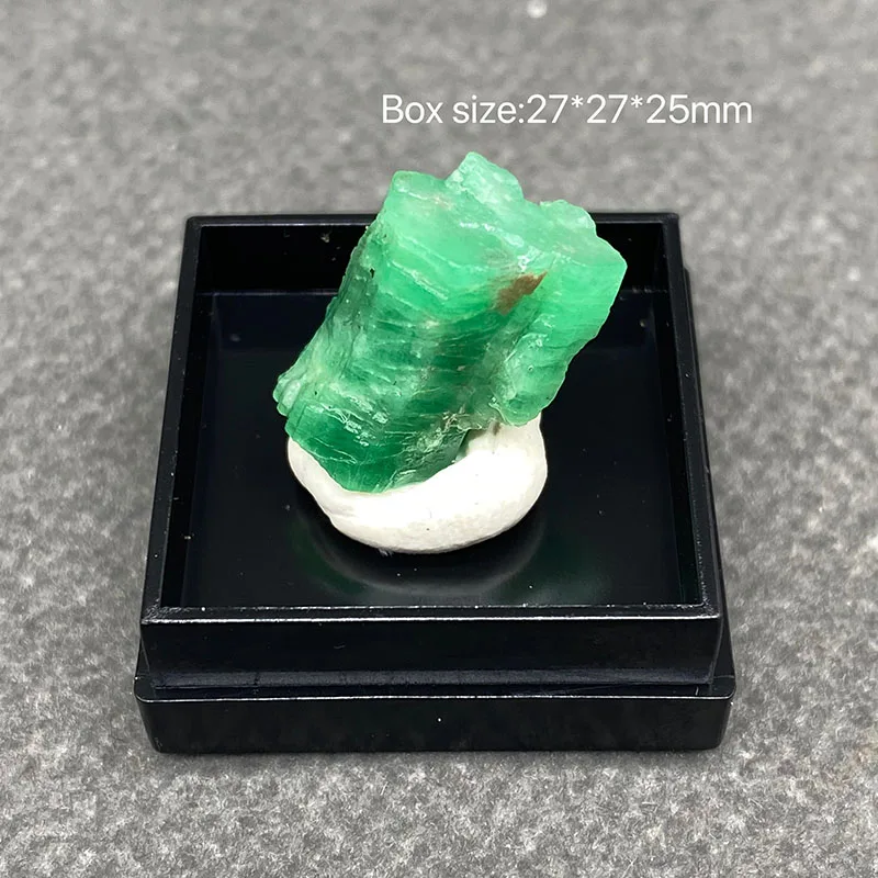 

100% Natural Emerald Mineral Specimens Stones and Crystals Healing Crystal +Box size:27*27*25mm