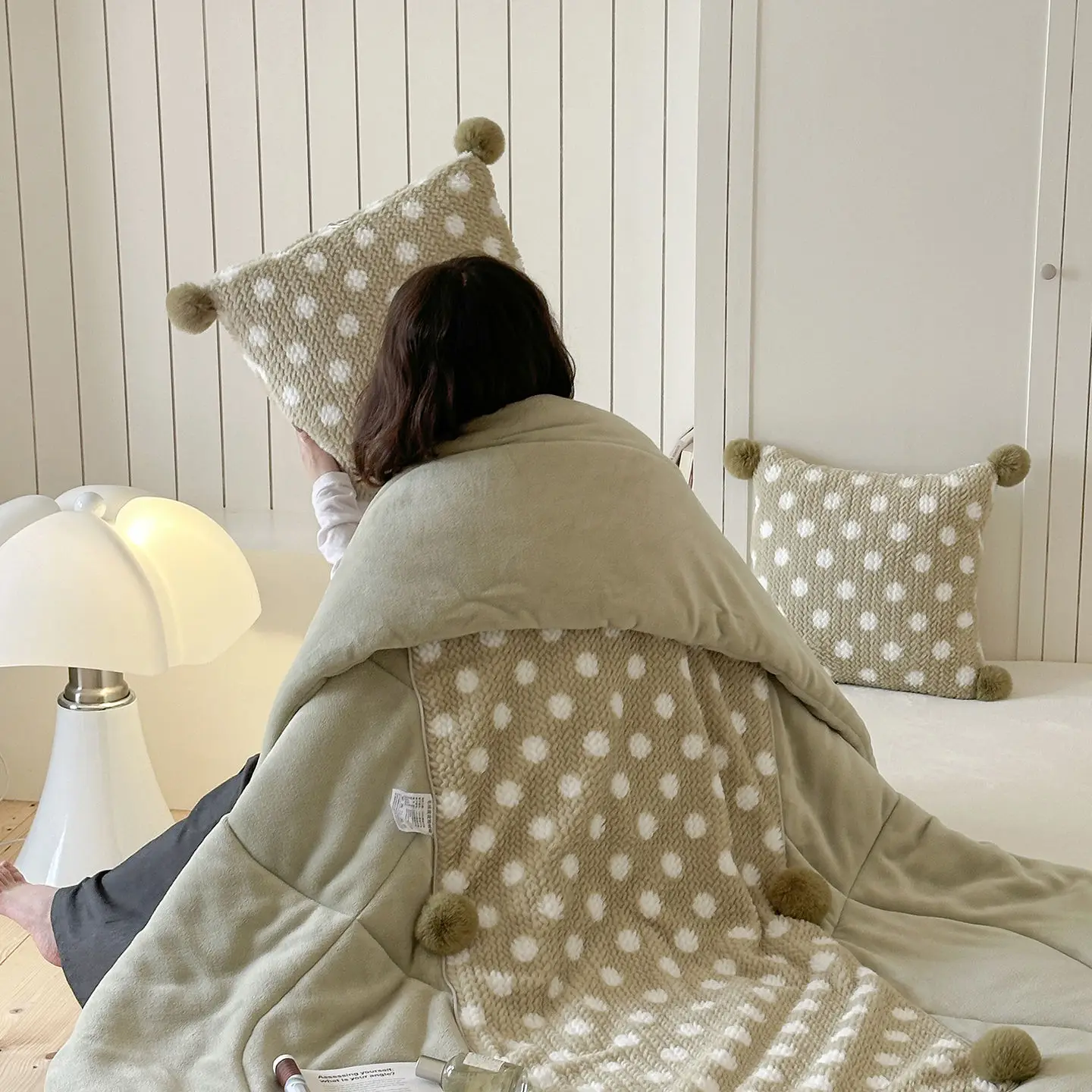 Nap Blanket Dual-purpose Pillow Blanket Two in One Air Conditioning Blanket Nap Portable Fleece-lined Thickened