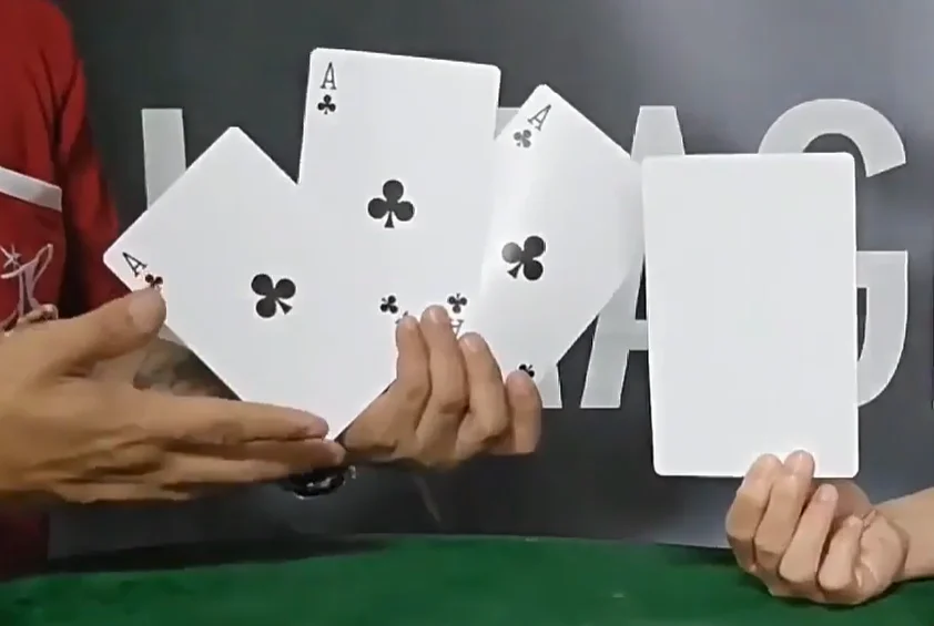 The Jumping Aces (بطاقات جامبو) سطح السفينة تغيير تحويل الدعائم السحرية المهنية بطاقة خدعة عن قرب أداء المرحلة ألعاب ماجيا