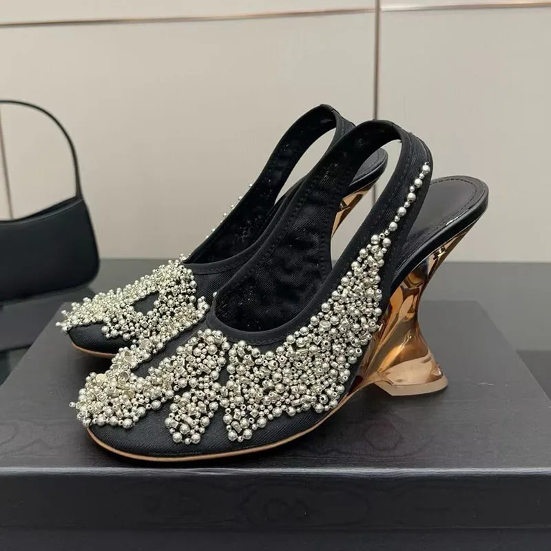Новые сетчатые сандалии с закрытым носком и бусинами, женские прозрачные сандалии на танкетке, летние модельные туфли, модная подиумная обувь