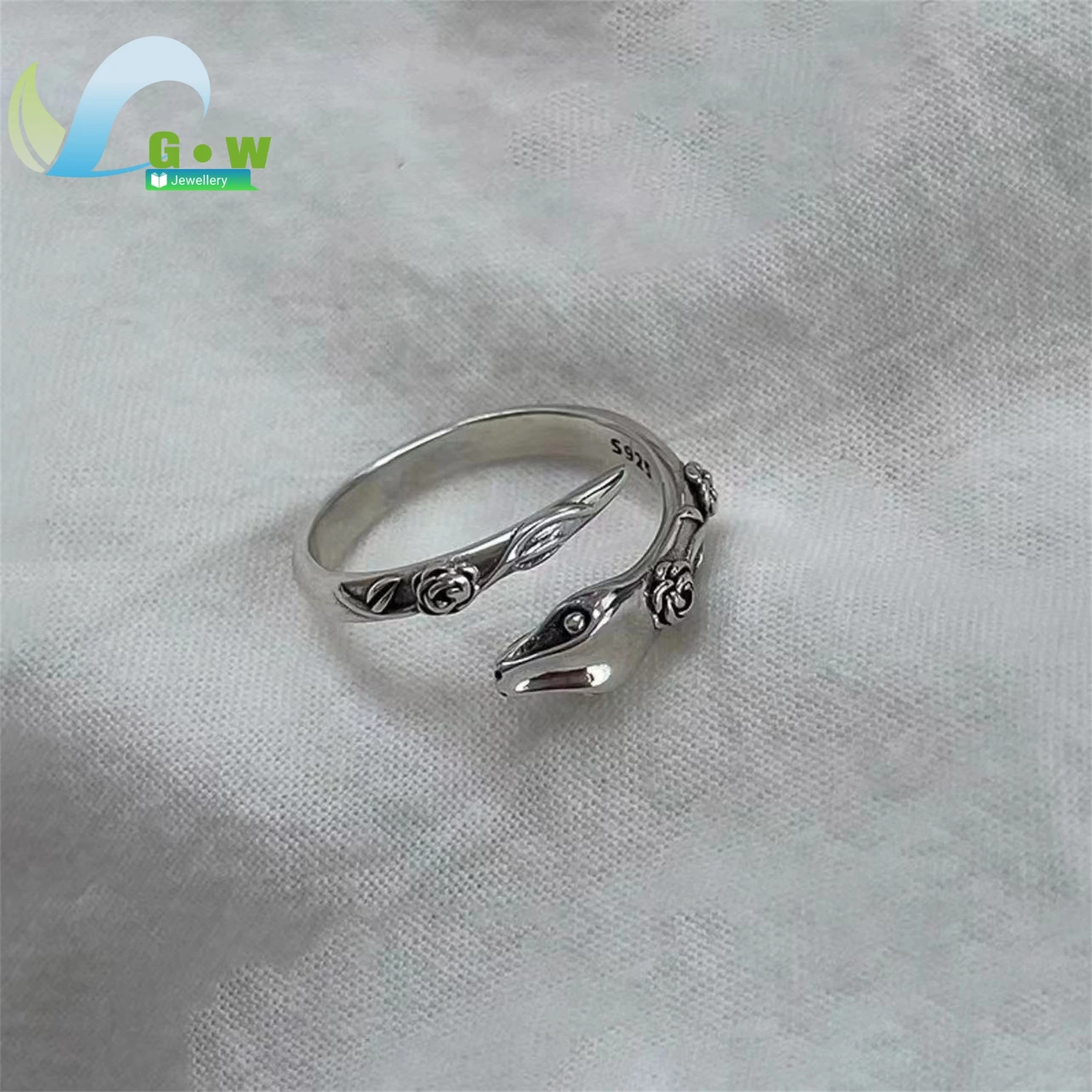 

Elegant Rose Flower Snake Inspired Ring For Women High End Premium Jewelry Fashion Personality Unique Design Romantic Accessory