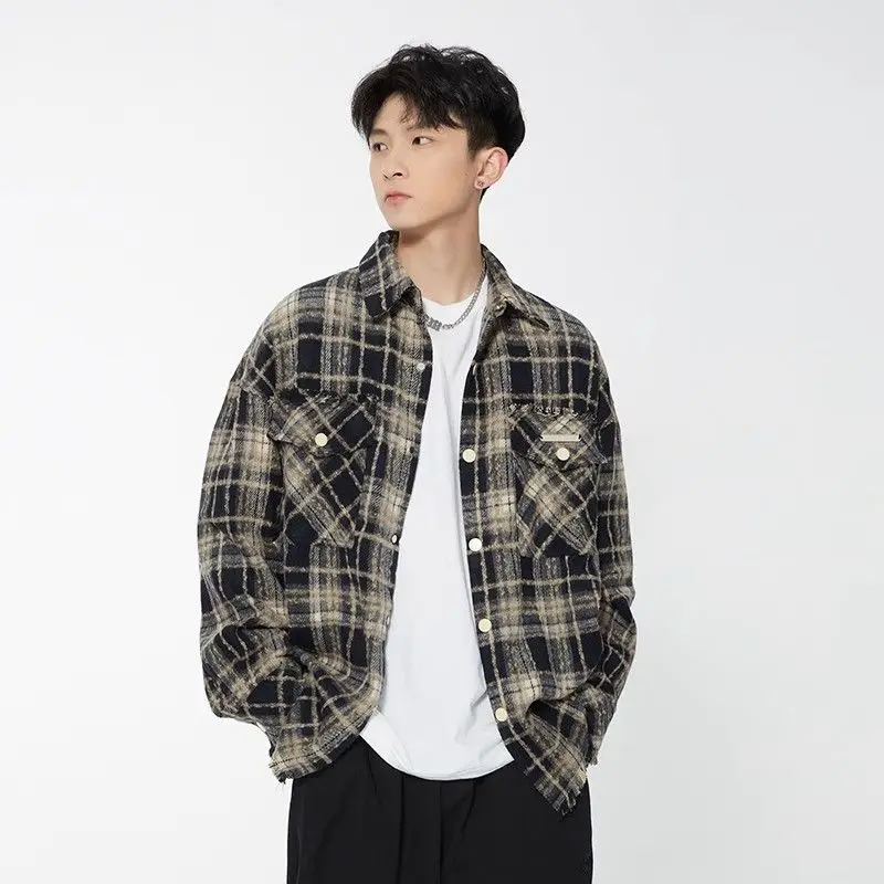 

Мужская повседневная свободная рубашка в клетку с винтажным подолом, новая весенняя коллекция, в американском стиле, для городской уличной моды, из полиэстера...