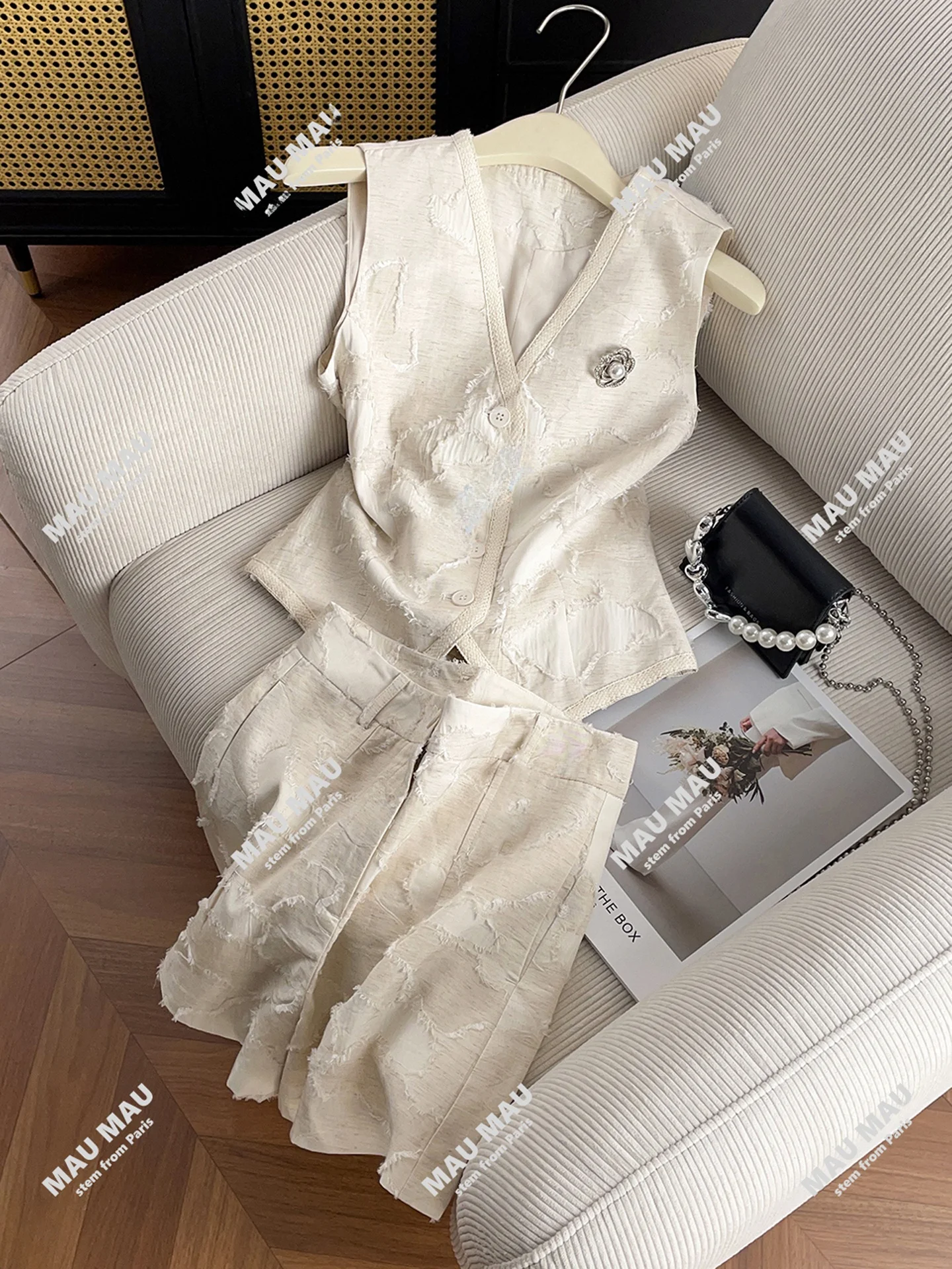 High-End Autumn Women's Faion Set with V-Ne Vest Top And orts Ele Miss Rich Sle Polyester Fiber Button Closure