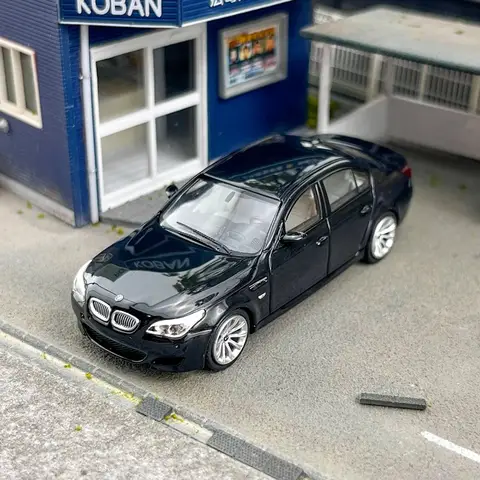 KING MODEL Diecast 1/64 Skala BMW M5 E60 Kombi Bilmodell Legering BMW M5 E60 Leksaksfordon Modellsamling Ornament 8 best sales M5 pressgjuten - №4