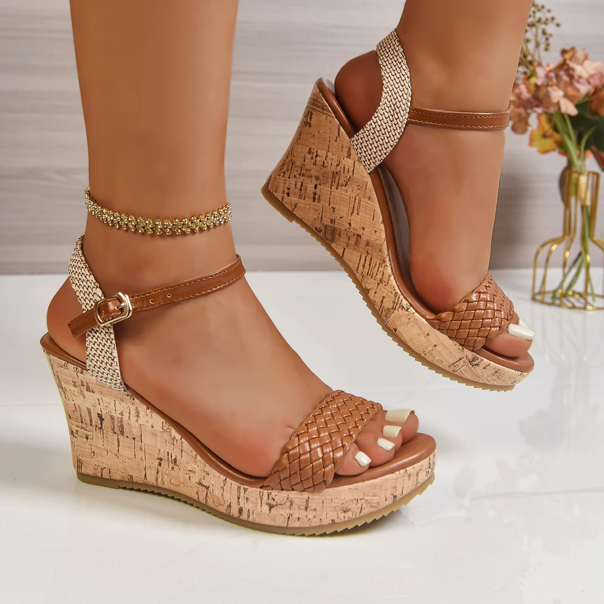 Damen Leder Sommer Mode Keilabsatz Große Größen Mittelhoher Absatz Plateau Schwarz Neue Bequeme Retro Sandalen für Frauen
