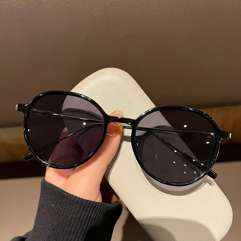 Gafas de Sol Redondas Pequeñas Cherry Koko de Alta Gama para Mujer, Color Champán, Estilo Coreano Moderno y Elegante