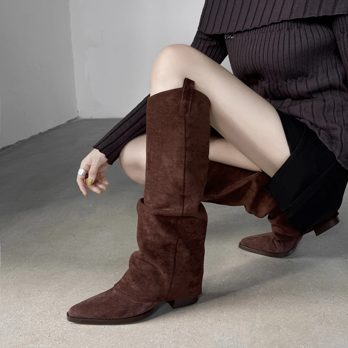 

Осенние сапоги из овечьей замши, брючные сапоги без шнуровки с квадратным носком и отложным краем, сапоги до колена на массивном каблуке, большой размер