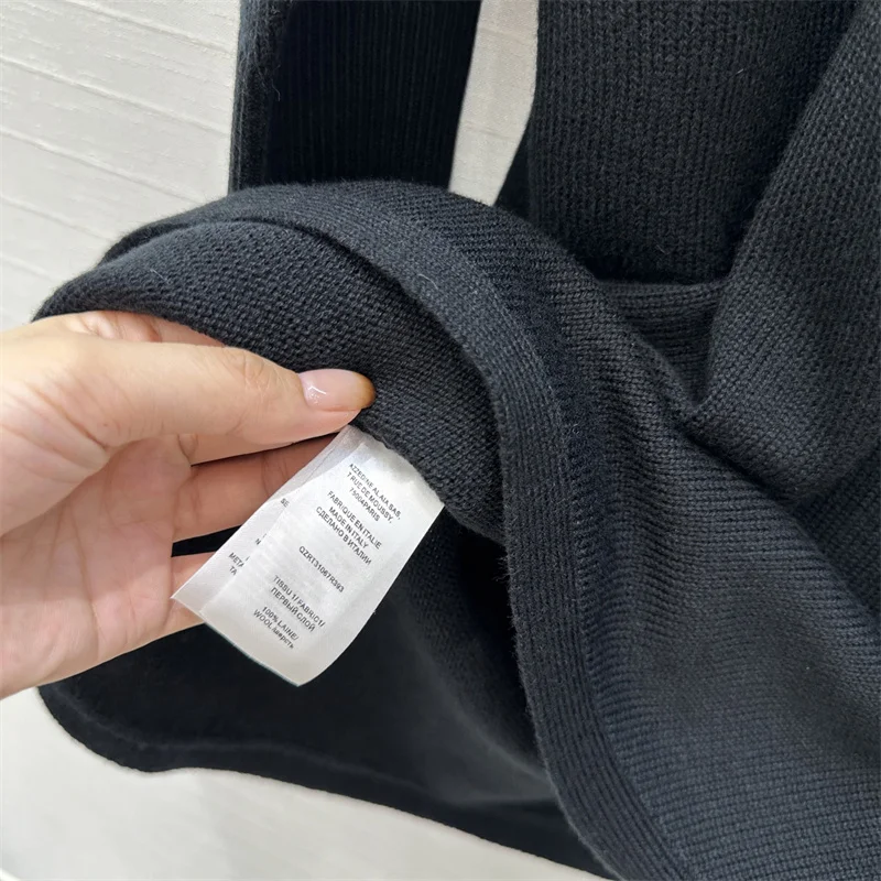 Suéter de mujer nuevo top de manga larga de punto elástico para otoño 2025 jersey asimétrico de cuello alto mezcla de lana cuello alto de mujer