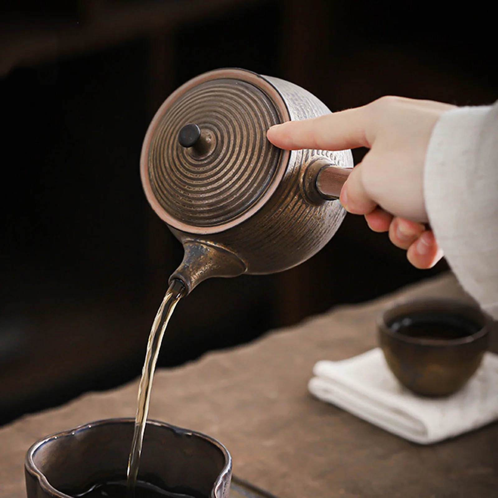 

Vintage Style Side Handle Ceramic Teapot Heat Resistant Tea Brew Pot Decorative Chinese Tea Making Pot for Home Office