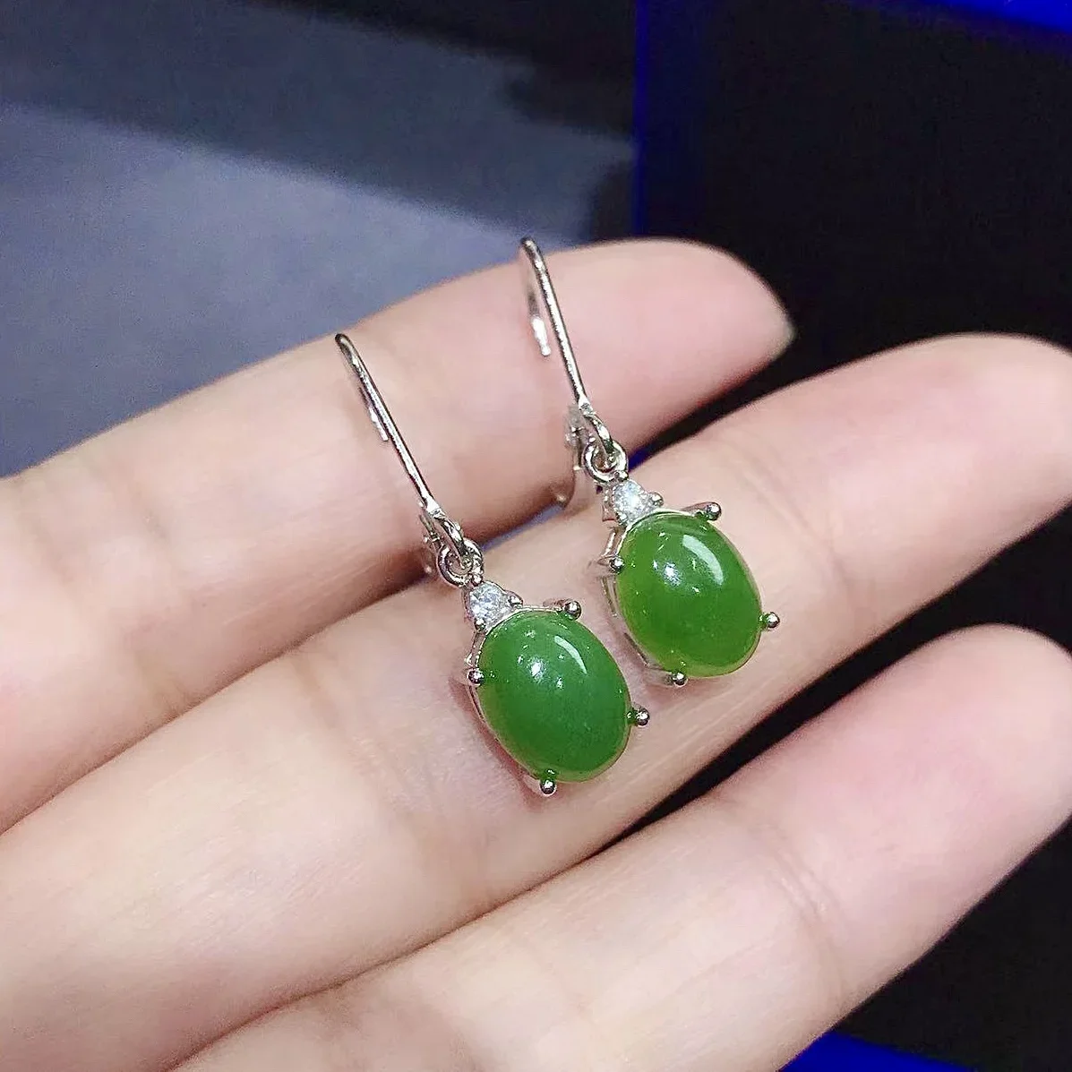 

Модные серьги-капли из зеленого нефрита для повседневного ношения, 7 мм * 9 мм, всего 3 карата, серебряные серьги из натурального нефрита, твердое серебро 925 пробы, ювелирные изделия из нефрита
