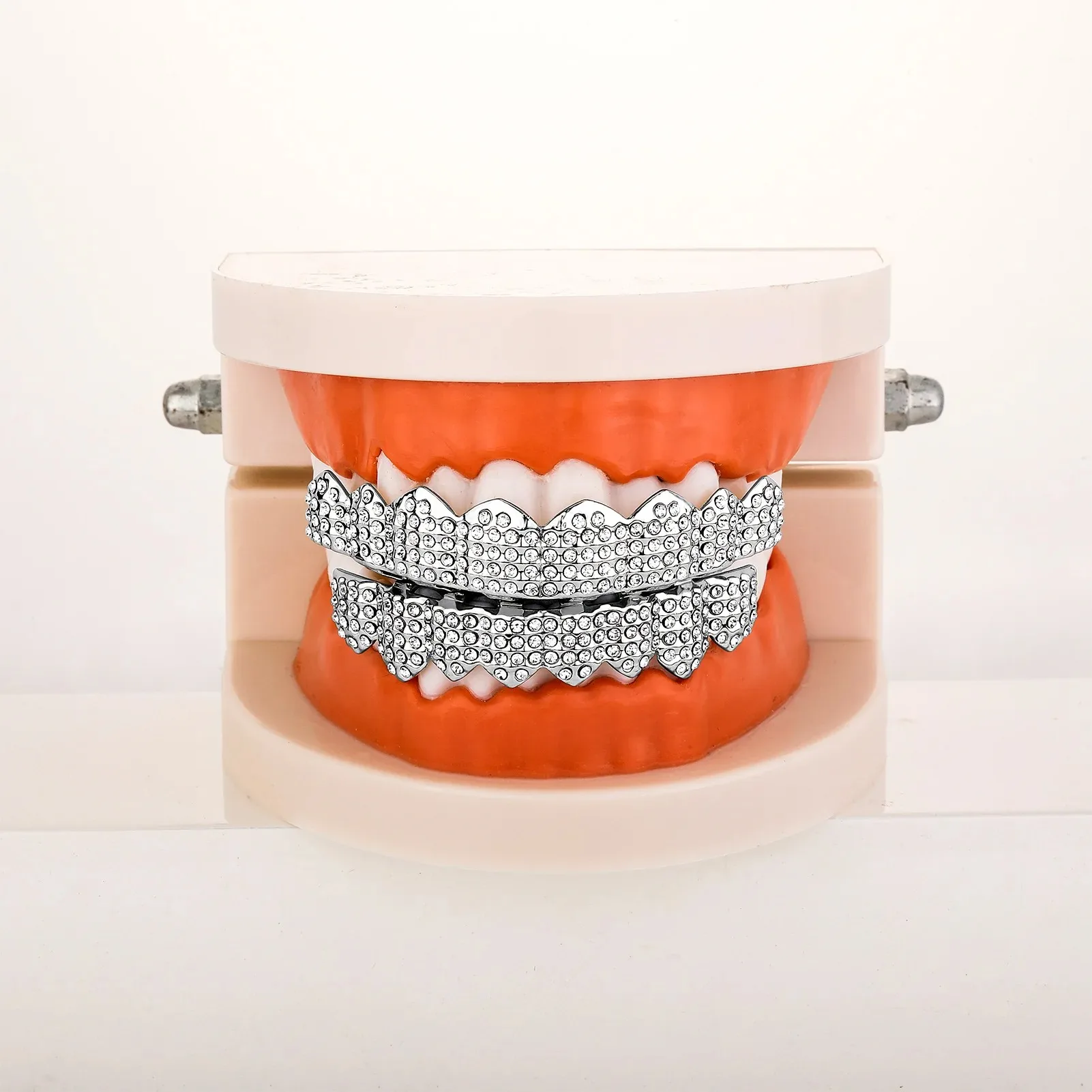Punk Vollzirkonia Grillz Unisex 8 Oben & 8 Unten Abnehmbare Zahnschmuckstücke Hochwertige Modische Zahnschmuckstücke für den Mund – Detail 5