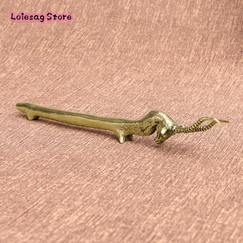 

Wholesale Imitation Ancient Copper Antelope Tea Fork to Do Old Brass Pot Lid Clamp Tea Ceremony Tea Set Accessories Office Home