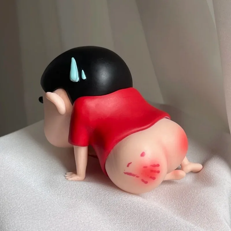 Kredka Shin-chan Ass Figurka akcji Model Zabawka Kreskówka Ozdoba na biurko Dekoracja Wnętrze samochodu Figurka Anime Lalka Dzieci Prezent