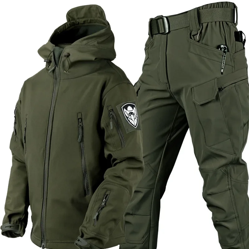 2024 Low Price Sale of Men's Outdoor New Soft Shell Waterproof and Cut Resistant Thick Wool Fleece Multi Pocket Tactical Set