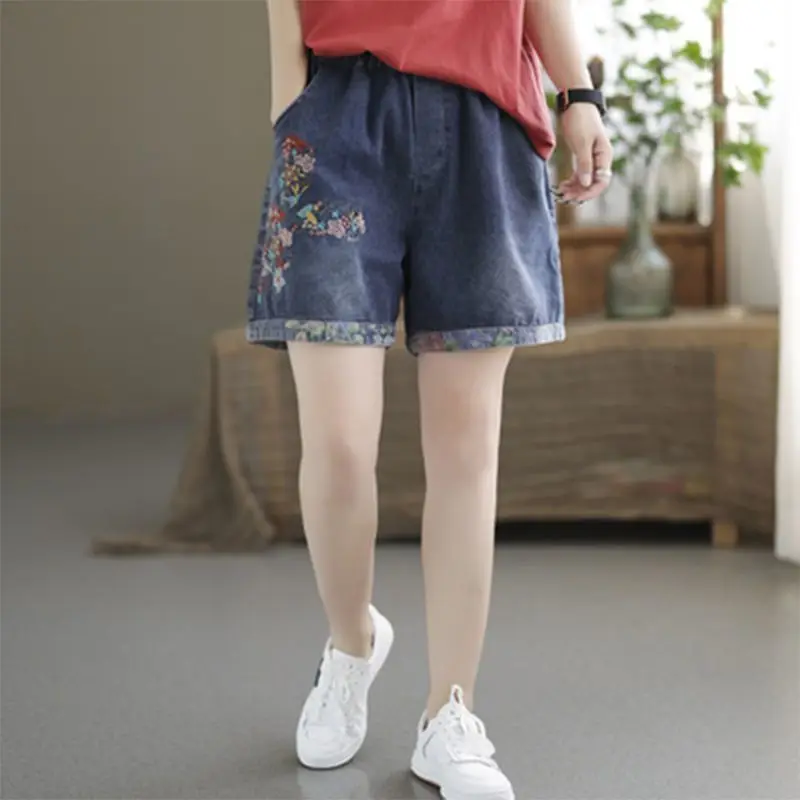 New Denim Shorts For Women Summer Casual Floral Embroidery Loose Fitting Retro Women\'s Clothing Harem Shorts Jeans