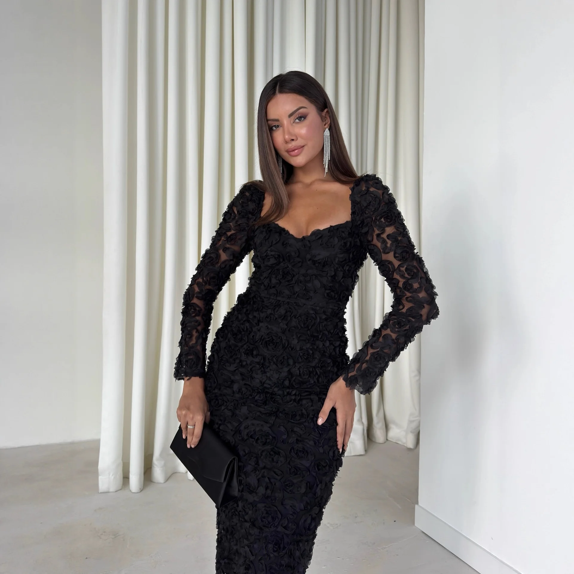Jesień 2025 Nowa Koronkowa Sukienka z Kwadratowym Dekoltem, Wyszczuplająca, Seksowny Design, Wysoki Stan, Poliester, Długa Sukienka do Pracy, Wiatroodporna, Damska
