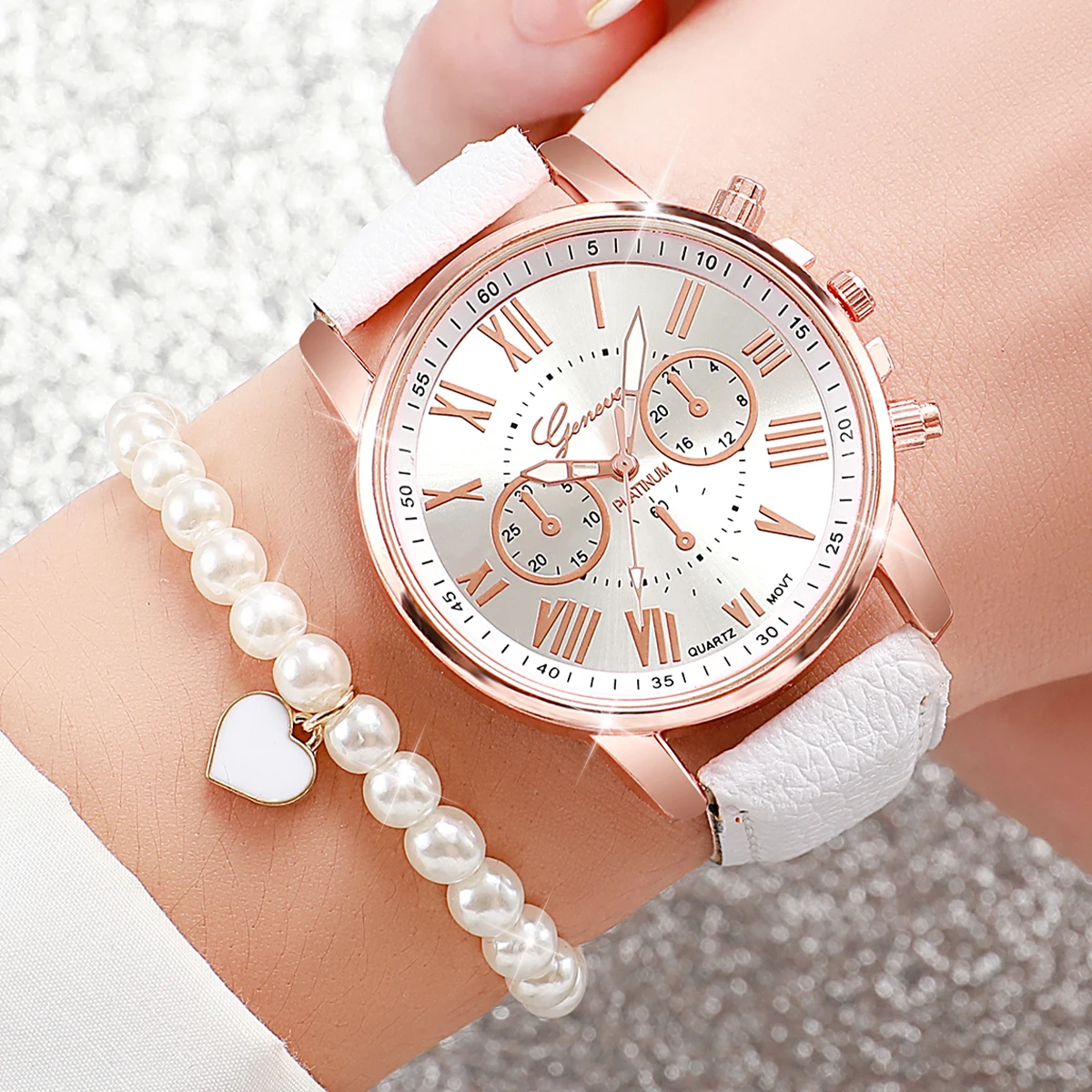 6PCS/Set Women\'s Watch Fashion Roma Dial Quartz Watch Casual Leather Band Wristwatches Pearls Heart Jewelry Set（Without Box）