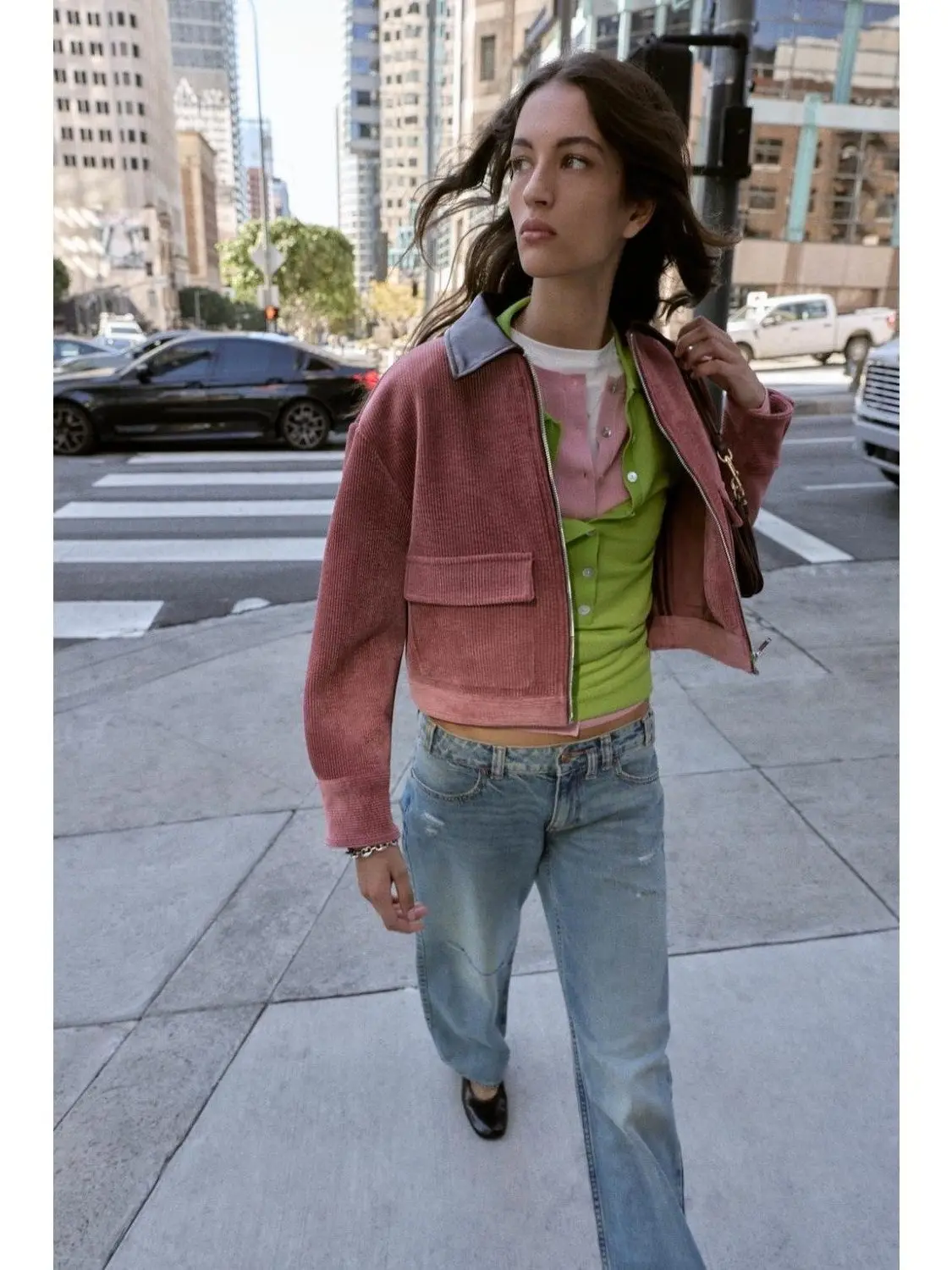 

Весенняя новинка: Женская куртка-пальто с воротником, эффектом кожи, вставками из вельвета, свободного кроя, с длинными рукавами, на молнии