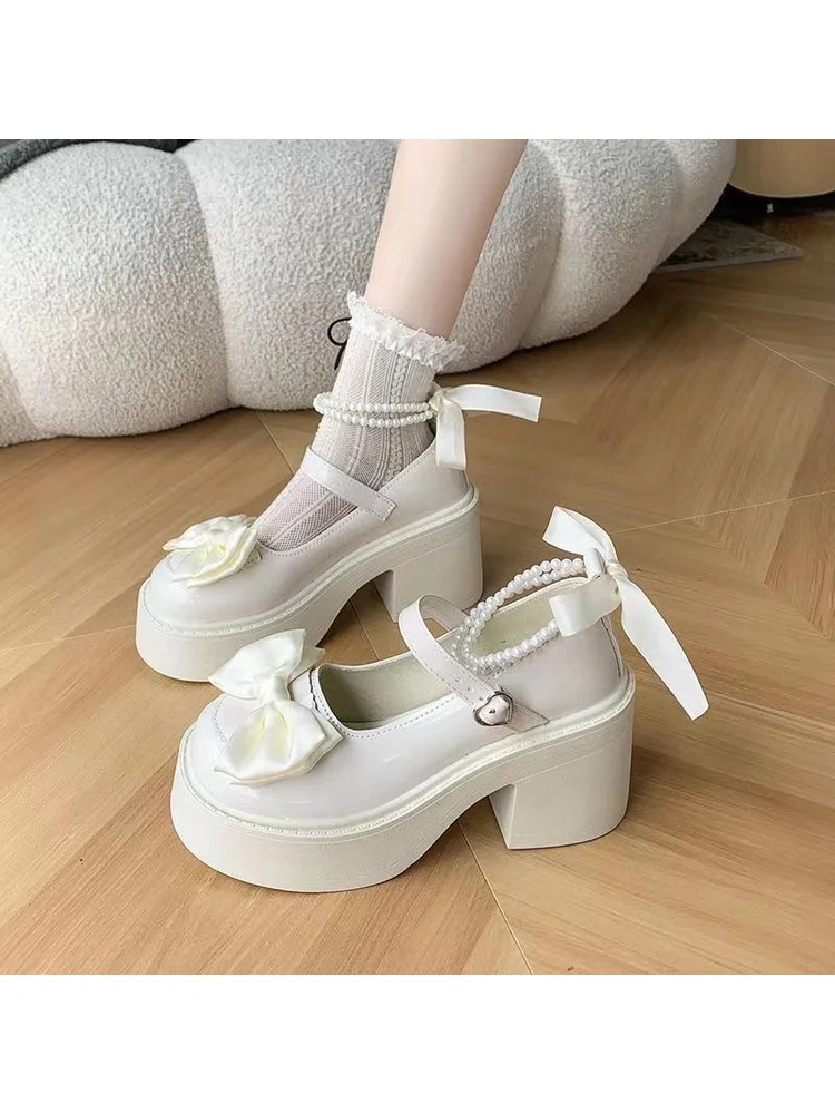 

Милые и крутые кожаные туфли Мэри Джейн, японские женские туфли в студенческом стиле Jk, осенние одинарные туфли на толстой подошве с жемчужным бантом и темпераментом