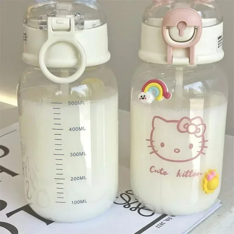 Taza de paja transparente Sanrio para niños, botella portátil Kawaii de dibujos animados, Hello Kitty, Pochacco Kuromi, lindo Anime, regalos para niños, 580ML