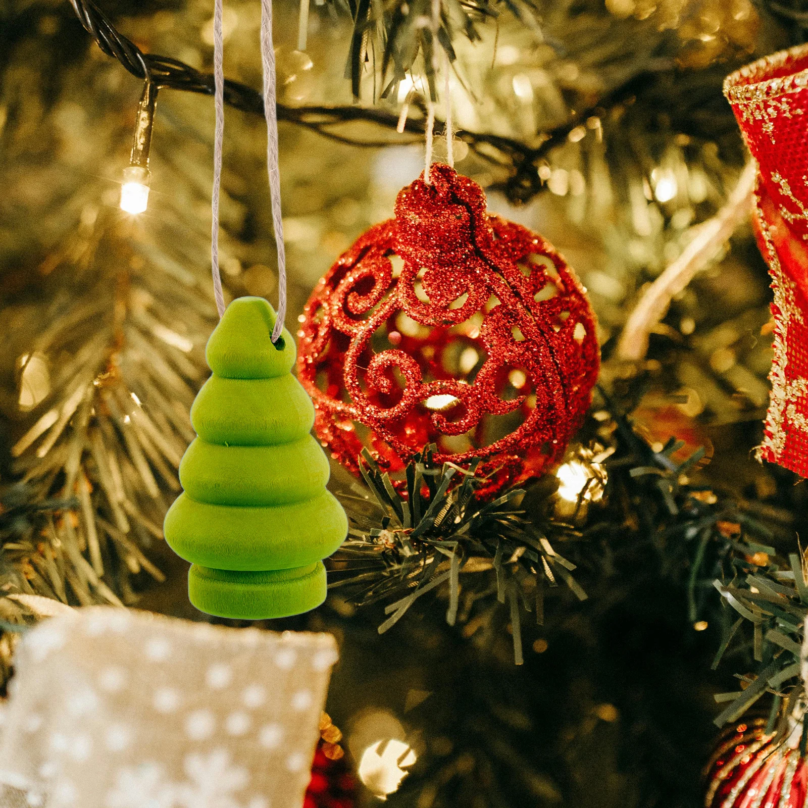 

1Set Wooden Christmas Tree Unfinished Paintable Ornaments Pre-Drilled Jute Hanging Rope DIY Holiday Decorations for Kids Crafts