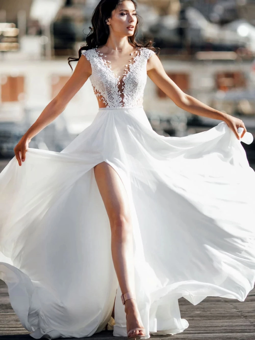 Sexy Sheer O Hals A-lijn Trouwjurk Boho Mouwloze Hoge Split Lace Applique Bridal Gown Illusion Terug Trein Robe De mariee